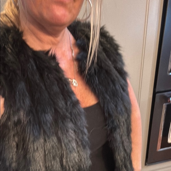 John + Jenn sz sm Faux Fur Vest in Black - Picture 4 of 5